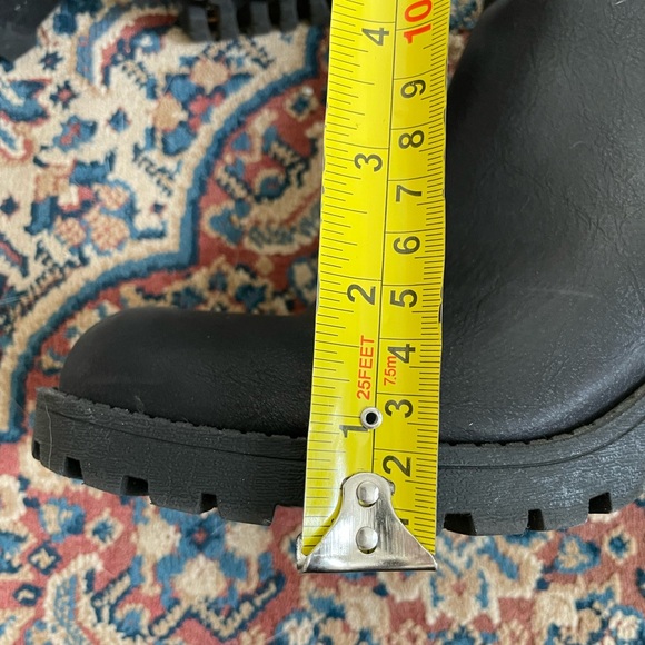 ‘Dirty Laundry’ Lisbon Lug Sole Chelsea Boots - Picture 8 of 8